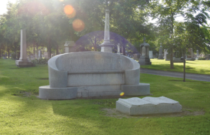 Splendide monument funéraire - Cimetière Saint-Jean